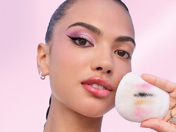 Removes Makeup & Impurities in 1 Gentle Swipe